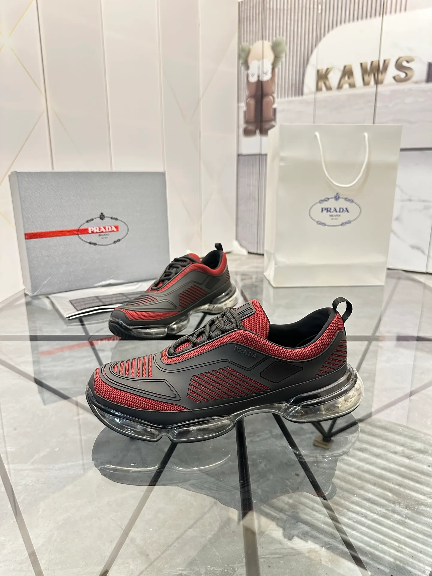 Men's shoes for sale 💰: 💰P660¥ High-end top quality Product trademark: Prada *"Prada*" low-top casual shoes Regular size: 38-45 (can be customized to 46) Product materials: Upper imported from the counter original material, breathable lining, cowhide foot pads, original air cushion outsole. No.: 001